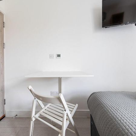Functional Budget Stay With Wi-Fi And Laundry Facilities Near Tube Station London Bagian luar foto