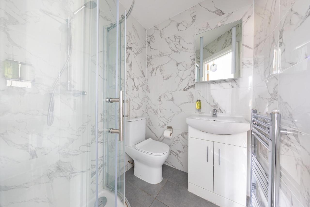 Functional Budget Stay With Wi-Fi And Laundry Facilities Near Tube Station London Bagian luar foto